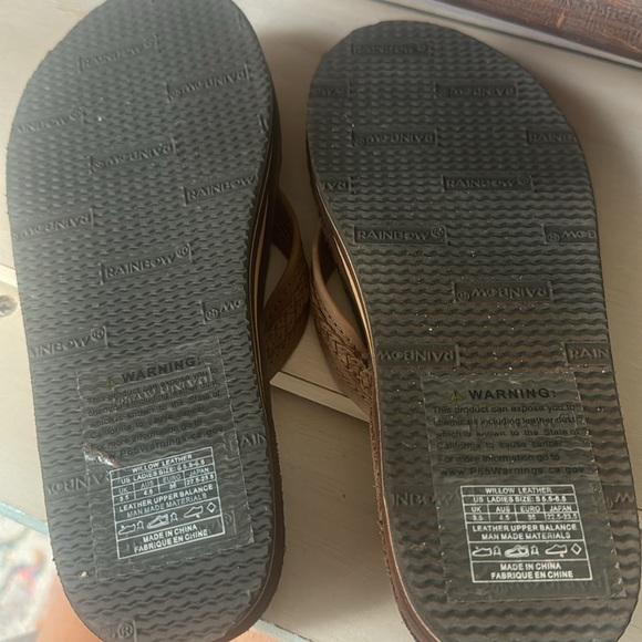 Rainbow flip flops women’s size small 5.5-6.5 brand new - Picture 4 of 4